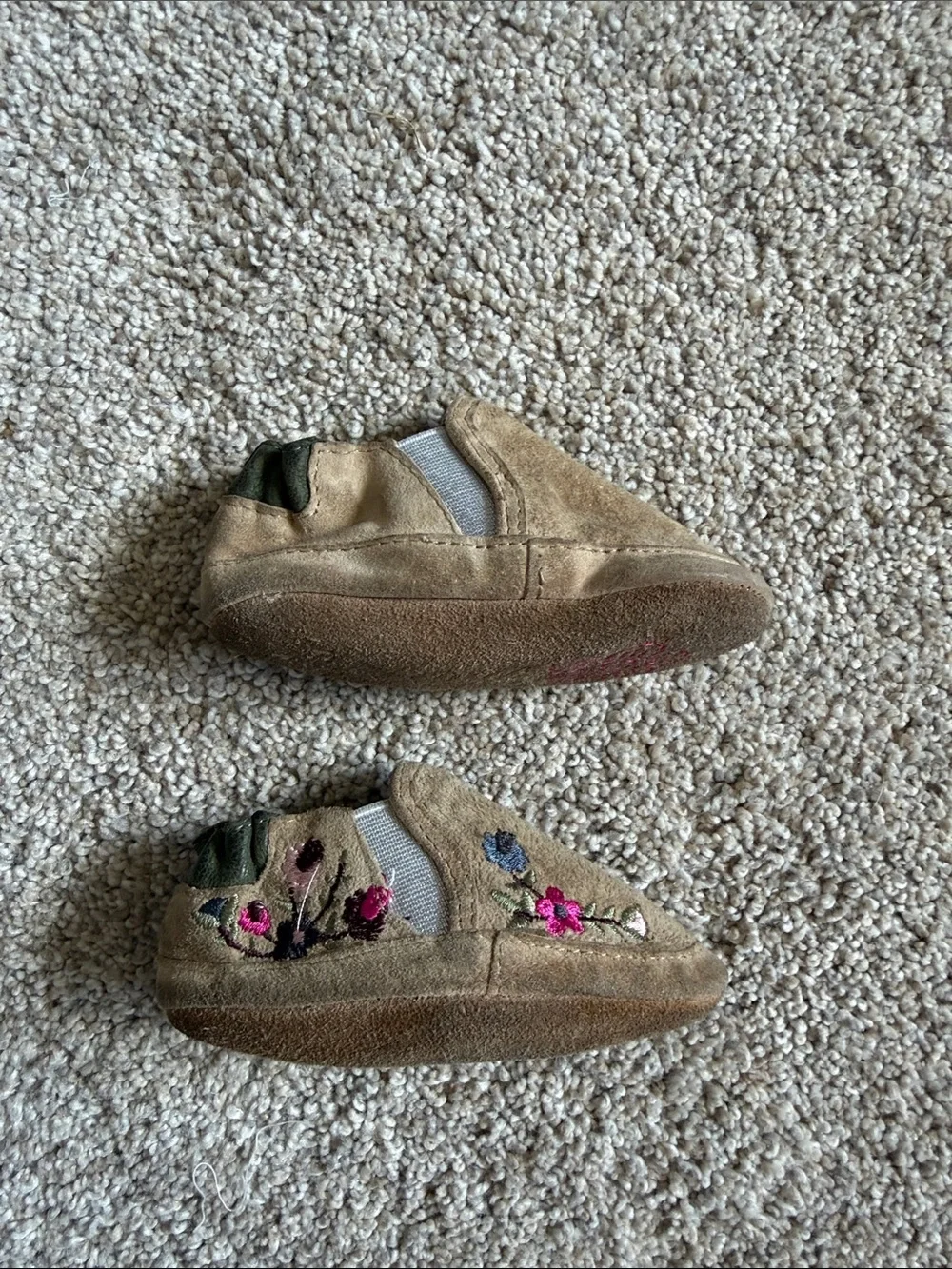 Robeez Baby Girl Aubrey Brown Suede Slip-On Moccasins Walkers Floral Embroidery